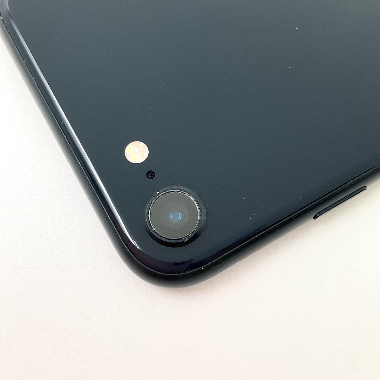 【全額返金保証】【最速発送】Apple iPhone iPhone SE（第3世代） 64GB ミッドナイト docomo 白ロム 動作確認済 94%