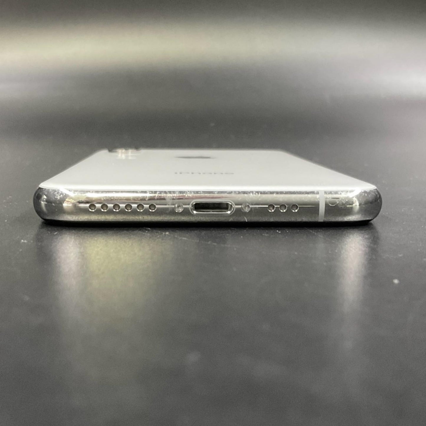 【全額返金保証】【最速発送】Apple iPhone iPhone XS 64GB シルバー docomo 白ロム 動作確認済 74%