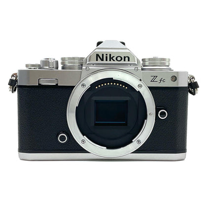 【全額返金保証】【最速発送】Nikon デジタル一眼 Z fc 28mm f/2.8 Special Edition キット [シルバー] 美品 動作確認済