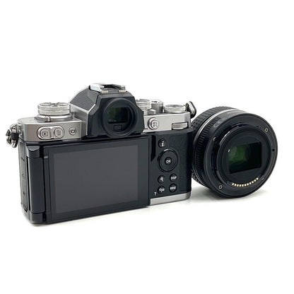 【全額返金保証】【最速発送】Nikon デジタル一眼 Z fc 28mm f/2.8 Special Edition キット [シルバー] 美品 動作確認済