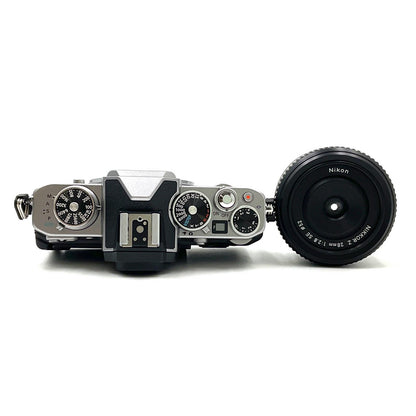 【全額返金保証】【最速発送】Nikon デジタル一眼 Z fc 28mm f/2.8 Special Edition キット [シルバー] 美品 動作確認済