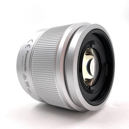 【最速発送】Panasonic LUMIX G 25mm/F1.7 ASPH. H-H025-S [シルバー]【難有】