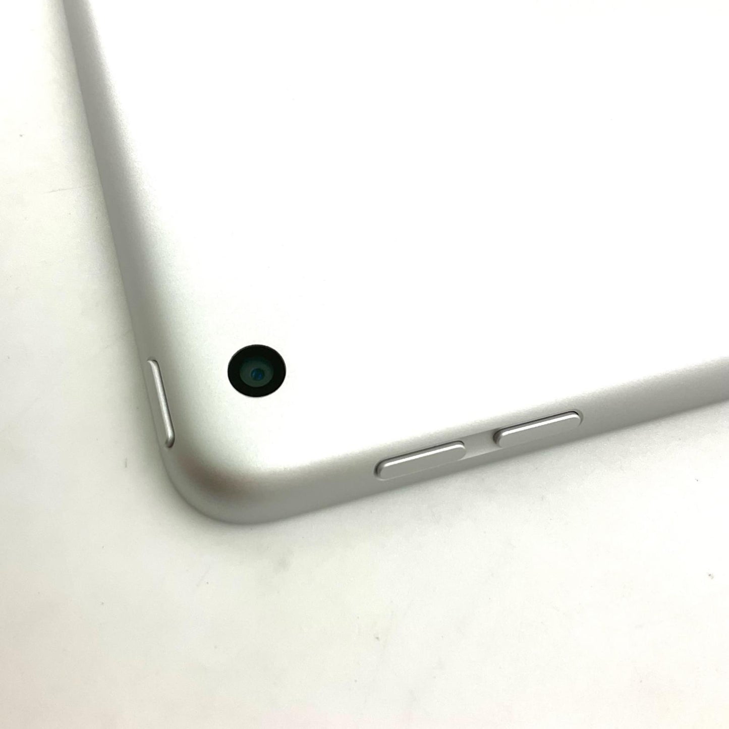 【全額返金保証】【最速発送】Apple iPad iPad 10.2インチ 第9世代 256GB シルバー Wi-Fi 超美品 動作確認済