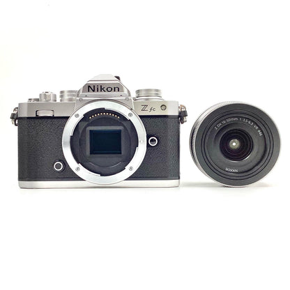 【全額返金保証】【最速発送】Nikon デジタル一眼 Z fc 16-50 VR レンズキット シルバー 超美品 動作確認済