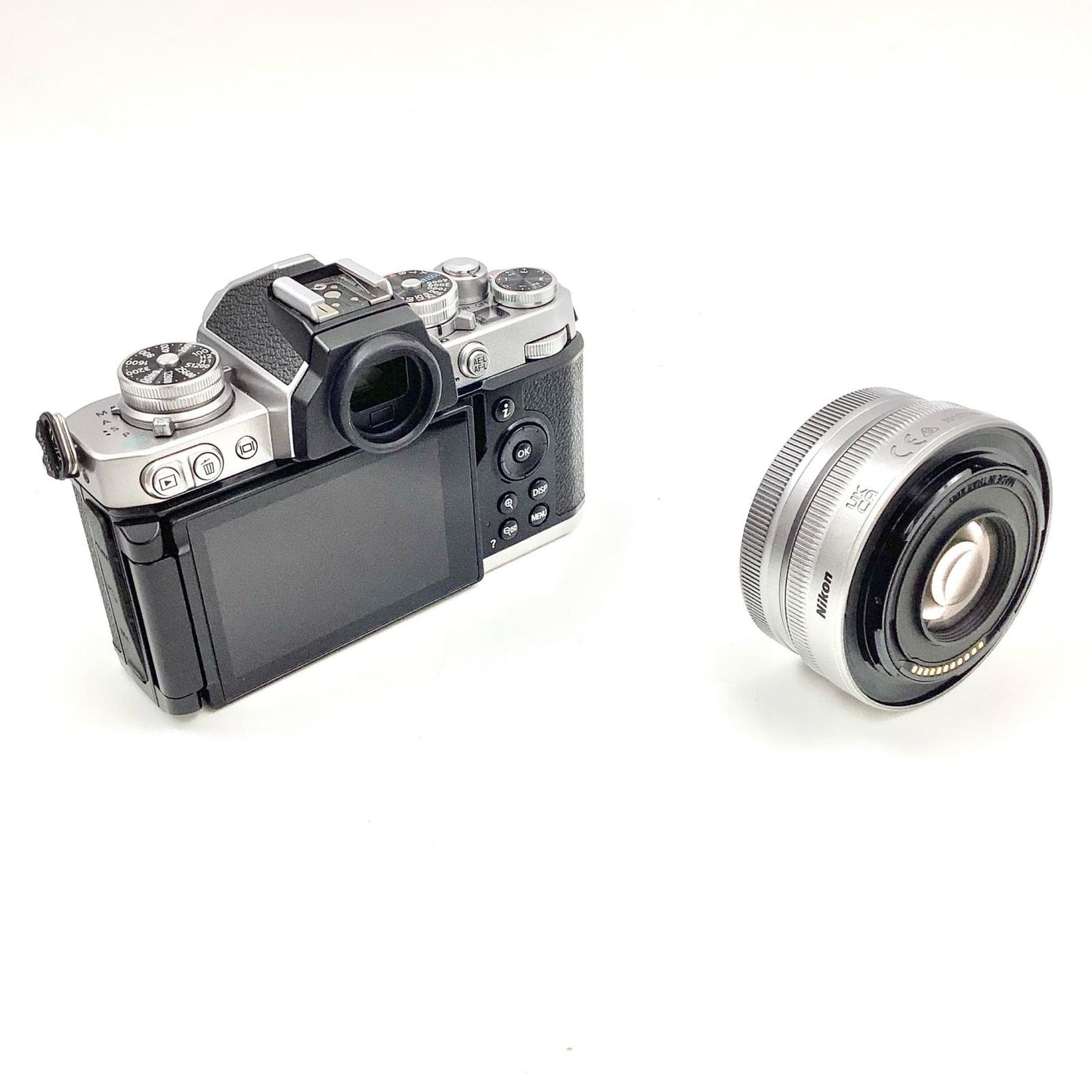 【全額返金保証】【最速発送】Nikon デジタル一眼 Z fc 16-50 VR レンズキット シルバー 超美品 動作確認済