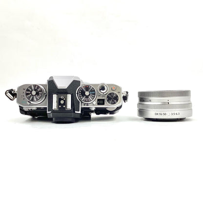 【全額返金保証】【最速発送】Nikon デジタル一眼 Z fc 16-50 VR レンズキット シルバー 超美品 動作確認済