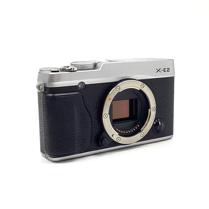 【全額返金保証】【最速発送】FUJIFILM デジタル一眼 X-E2 ボディ [シルバー] 動作確認済