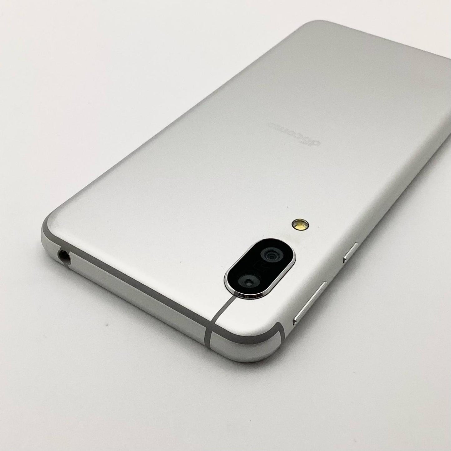 【全額返金保証】【最速発送】SHARP AQUOS sense3 64GB シルバーホワイト docomo SH-02M 白ロム 動作確認済