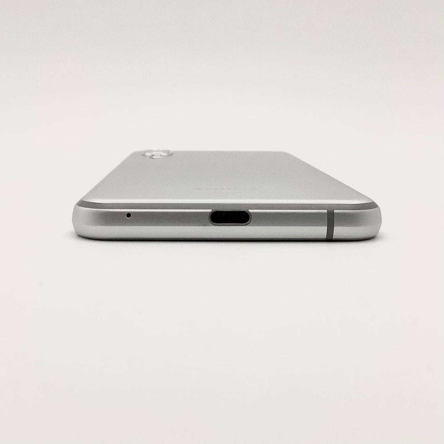 【全額返金保証】【最速発送】SHARP AQUOS sense3 64GB シルバーホワイト docomo SH-02M 白ロム 動作確認済