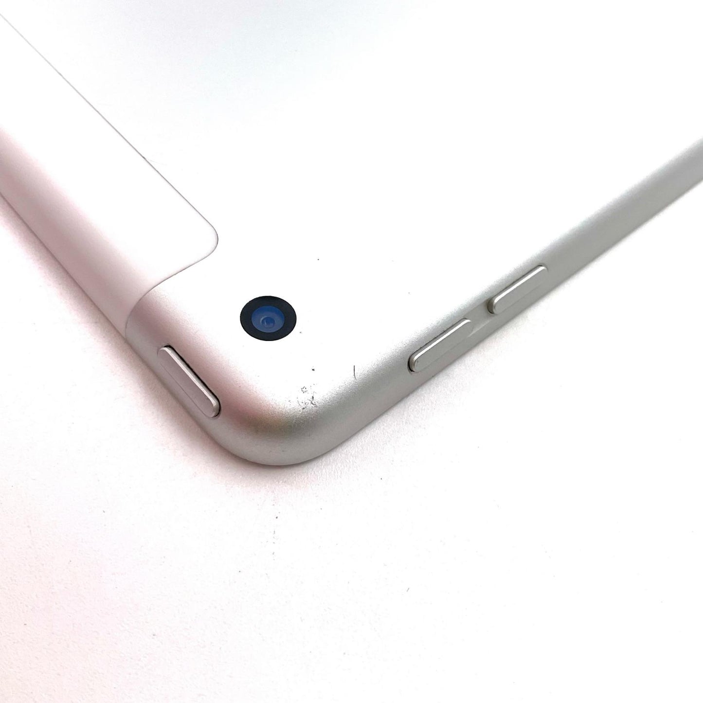 【全額返金保証】【最速発送】Apple iPad iPad 10.2インチ 第8世代 128GB シルバー WiFi+Cellular au 白ロム 動作確認済