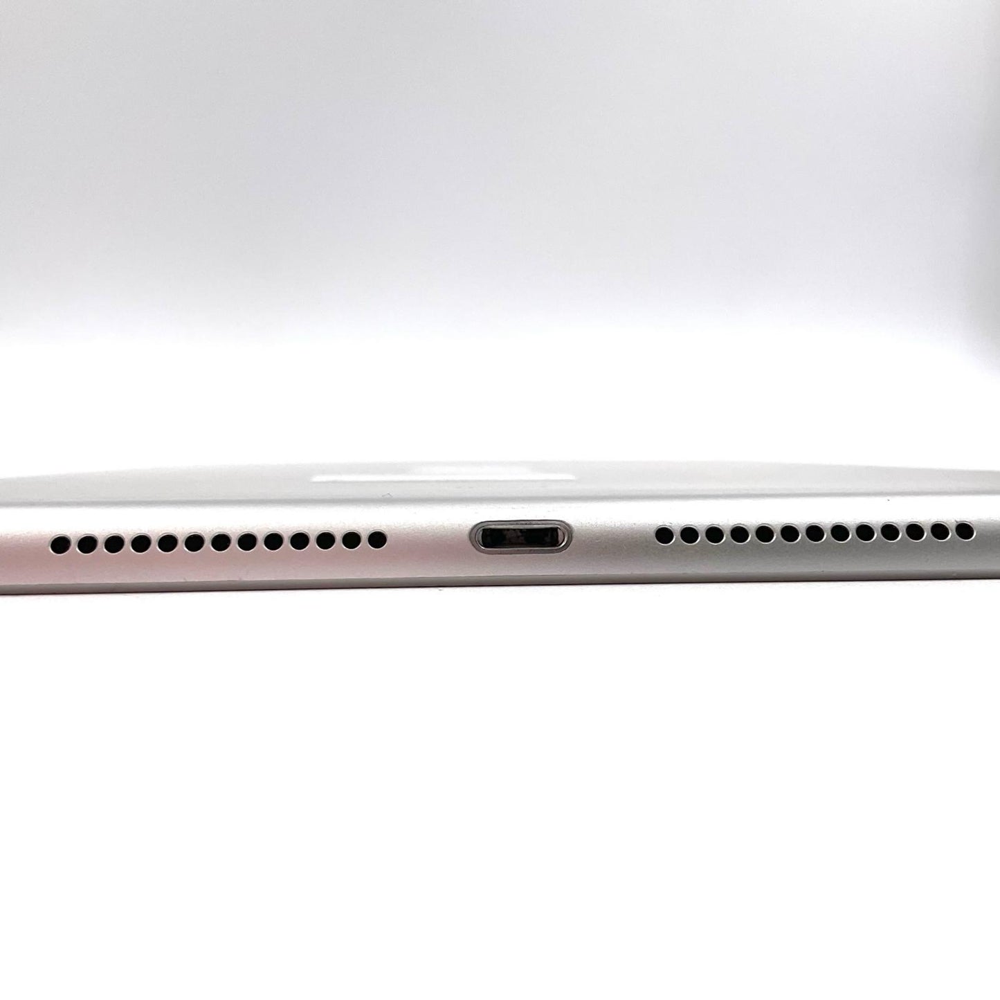 【全額返金保証】【最速発送】Apple iPad iPad 10.2インチ 第8世代 128GB シルバー WiFi+Cellular au 白ロム 動作確認済