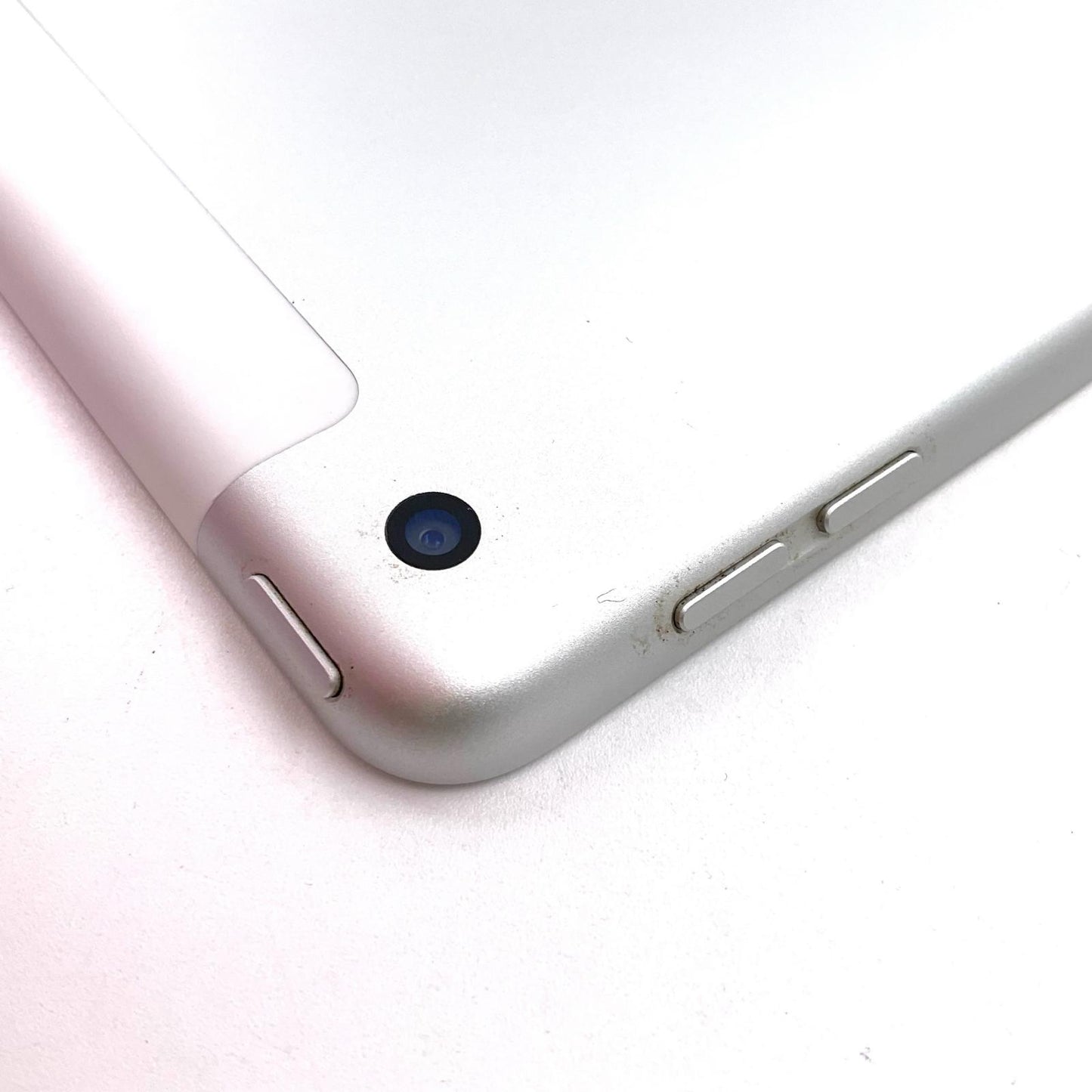 【全額返金保証】【最速発送】Apple iPad iPad 10.2インチ 第8世代 128GB シルバー WiFi+Cellular au 白ロム 動作確認済