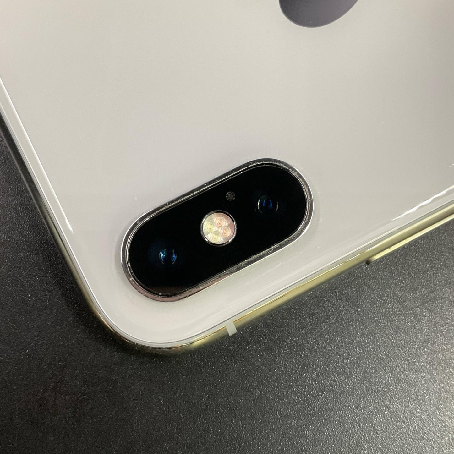 【最速発送】Apple iPhone iPhone X 256GB シルバー docomo 白ロム【難有】 82%