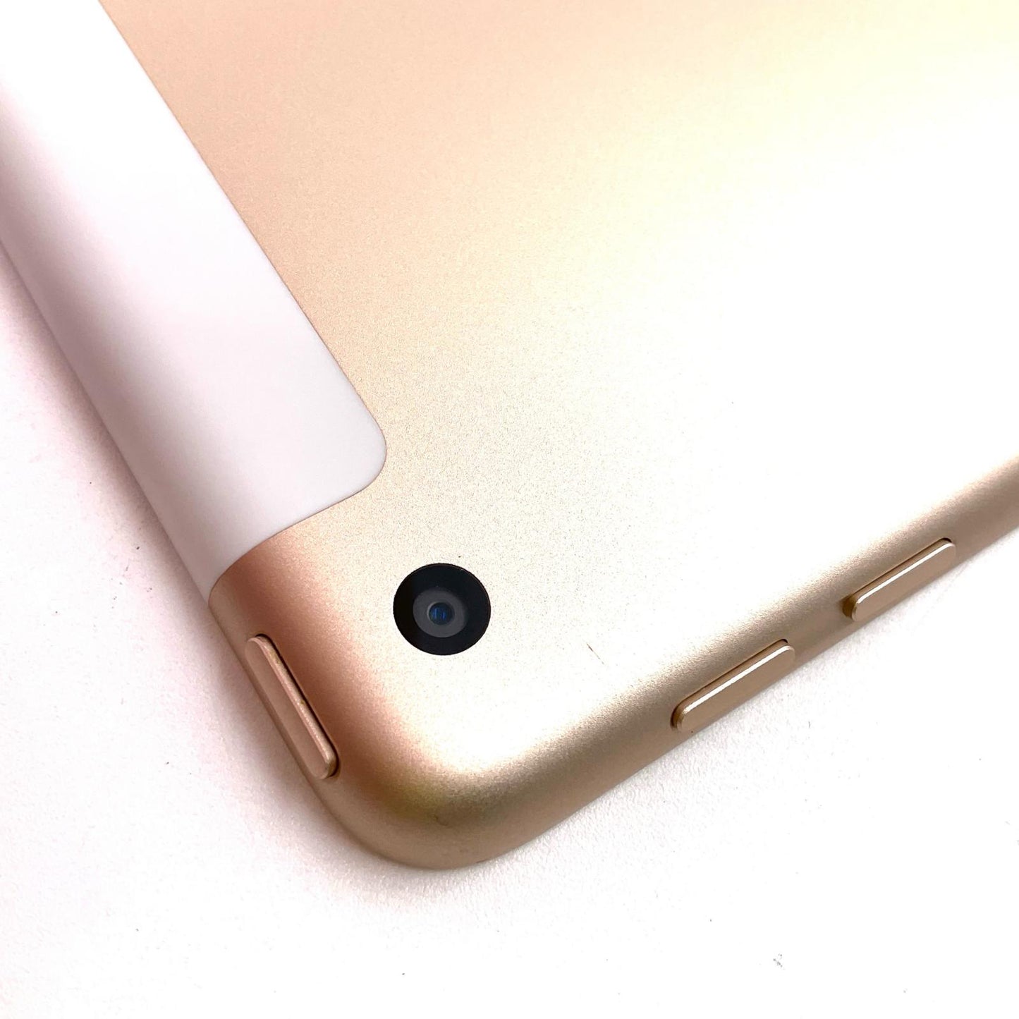 【全額返金保証】【最速発送】Apple iPad iPad 9.7インチ 第5世代 32GB ゴールド WiFi+Cellular au 白ロム 動作確認済