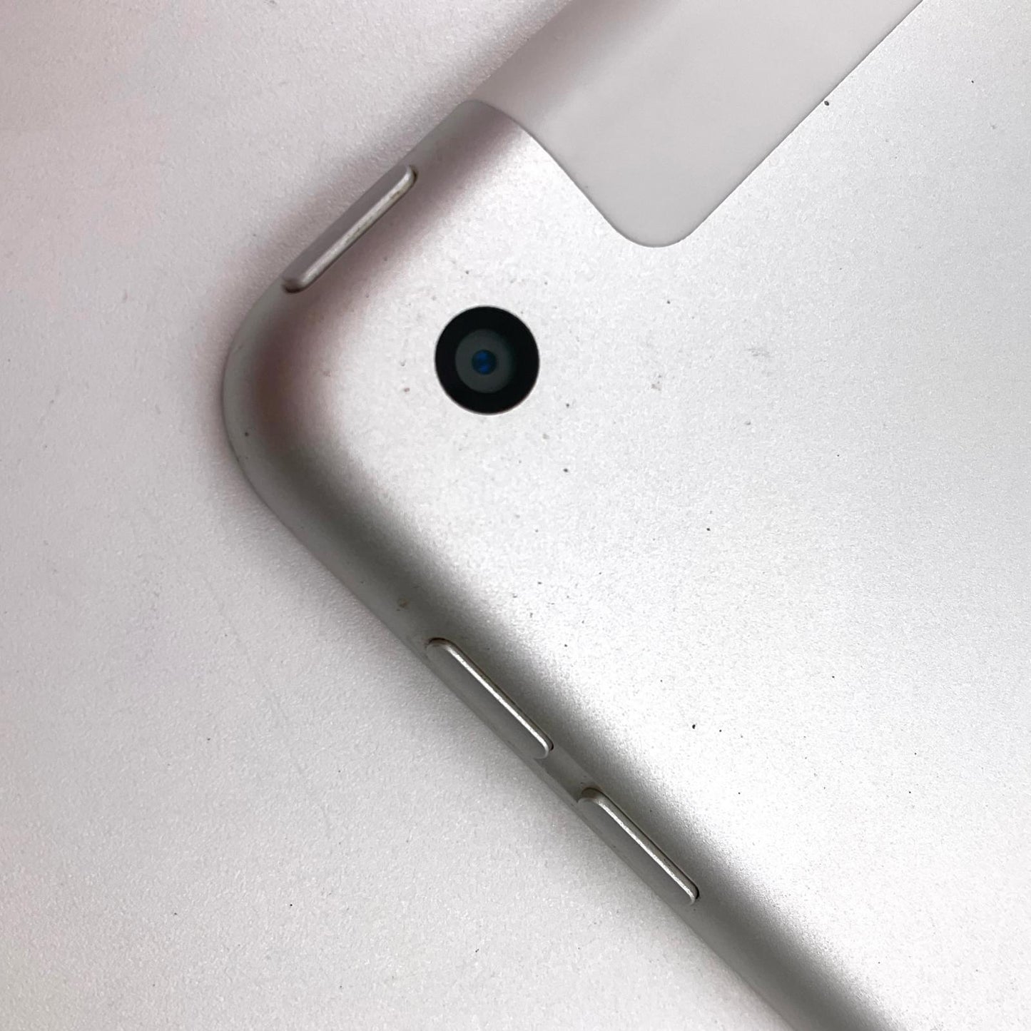【全額返金保証】【最速発送】Apple iPad iPad 10.2インチ 第7世代 32GB シルバー WiFi+Cellular 動作確認済