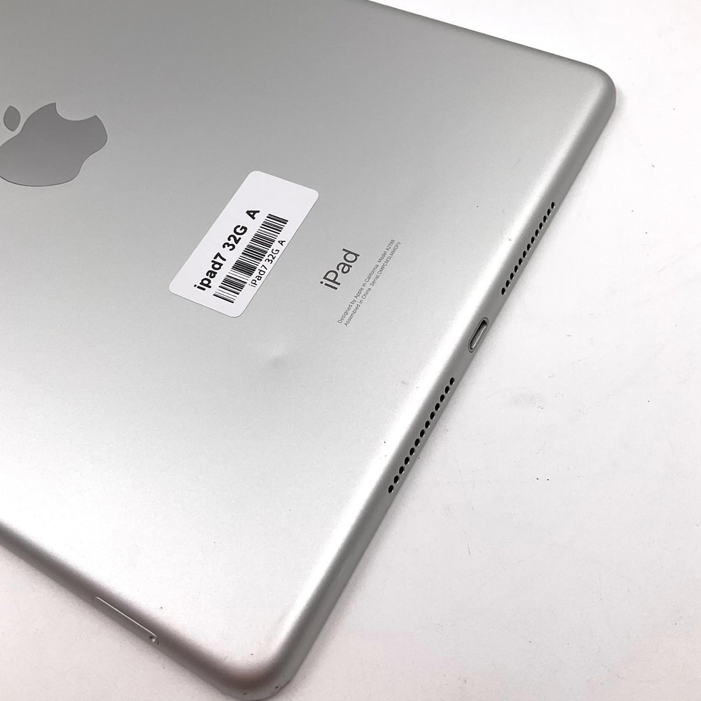 【全額返金保証】【最速発送】Apple iPad iPad 10.2インチ 第7世代 32GB シルバー WiFi+Cellular 動作確認済