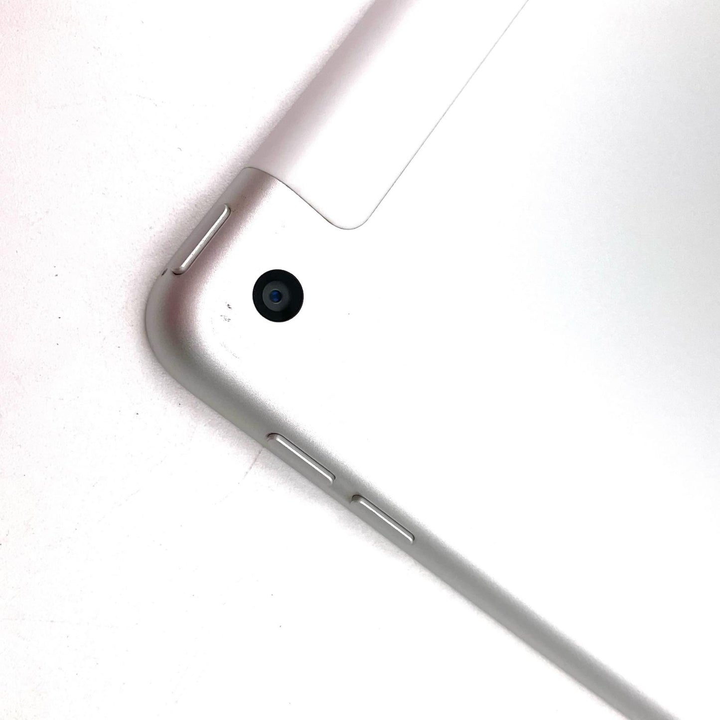 【全額返金保証】【最速発送】Apple iPad iPad 10.2インチ 第7世代 32GB シルバー WiFi+Cellular 動作確認済