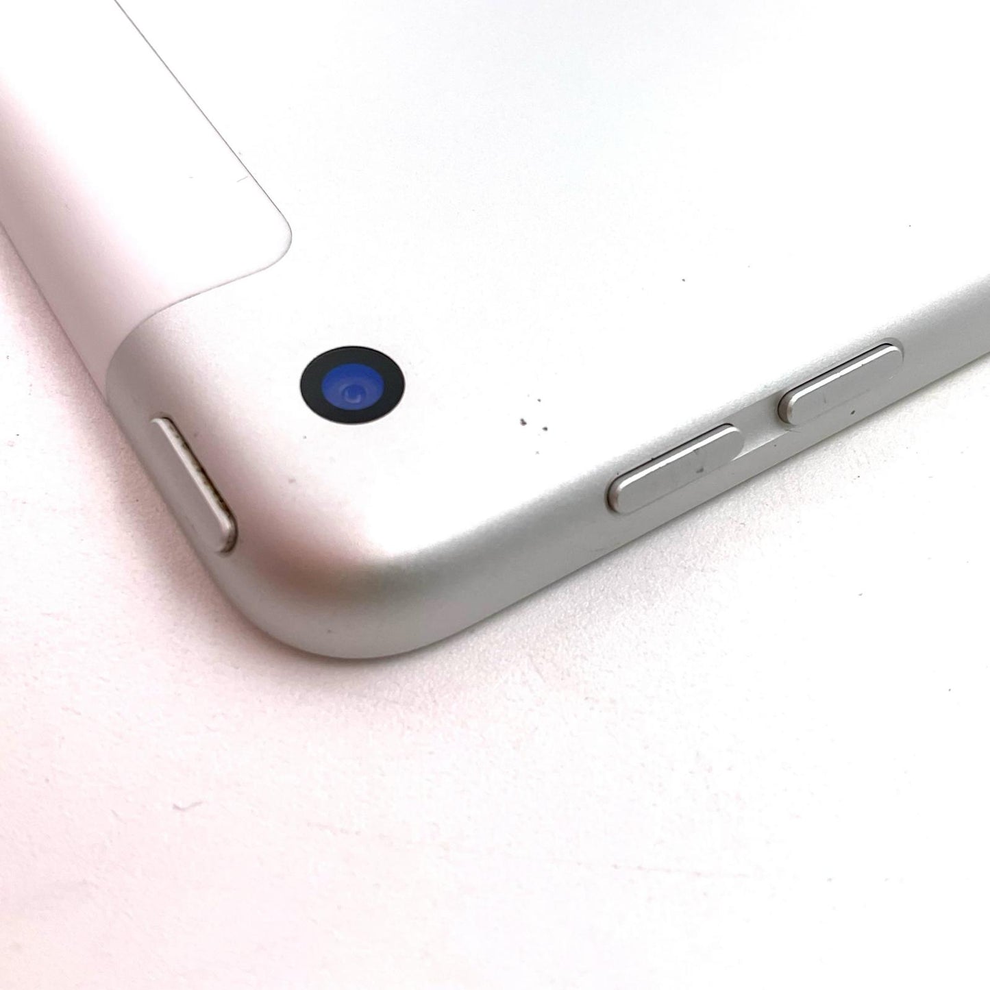 【全額返金保証】【最速発送】Apple iPad iPad 10.2インチ 第7世代 32GB シルバー WiFi+Cellular 動作確認済