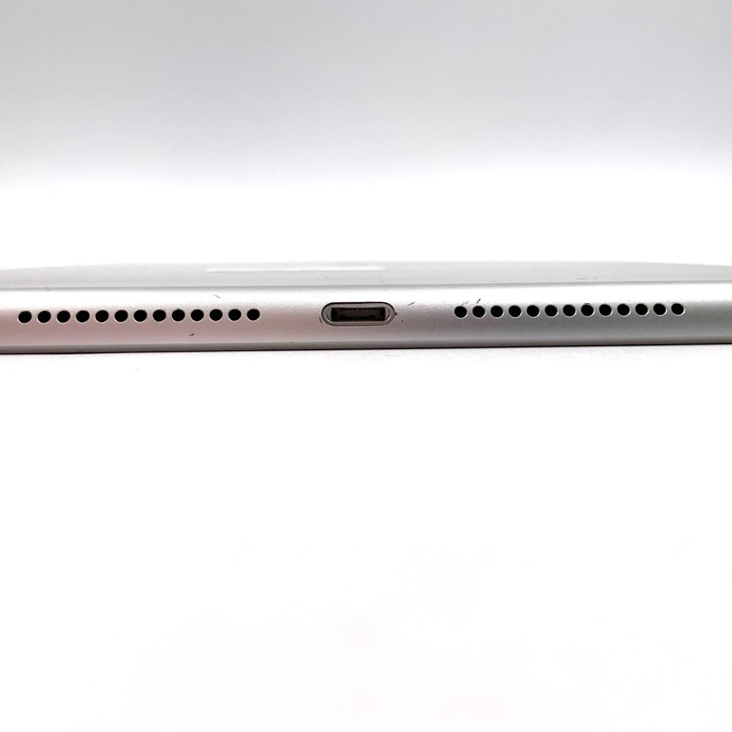 【全額返金保証】【最速発送】Apple iPad iPad 10.2インチ 第7世代 32GB シルバー WiFi+Cellular 動作確認済
