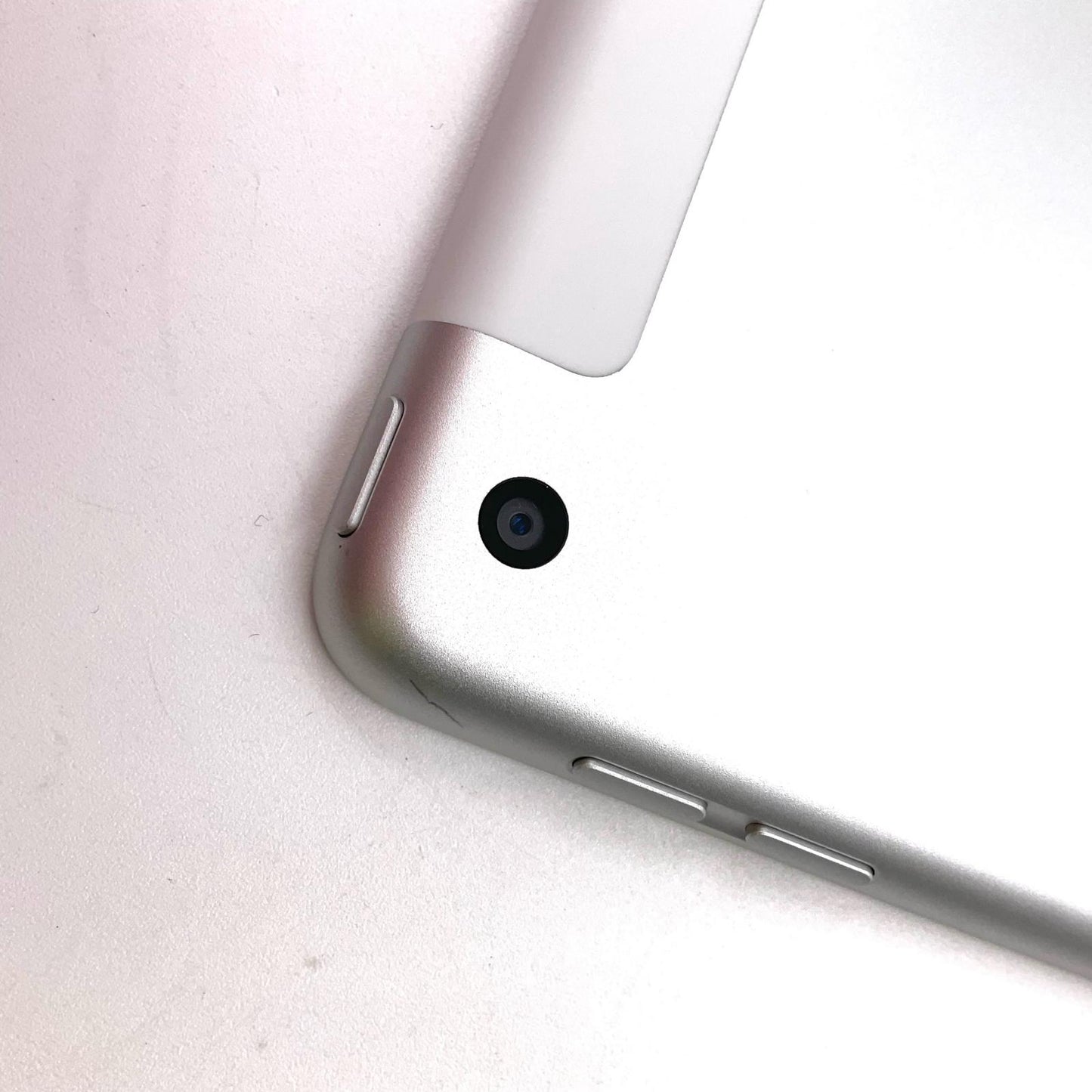【全額返金保証】【最速発送】Apple iPad iPad 10.2インチ 第7世代 32GB シルバー WiFi+Cellular au 白ロム 美品 動作確認済