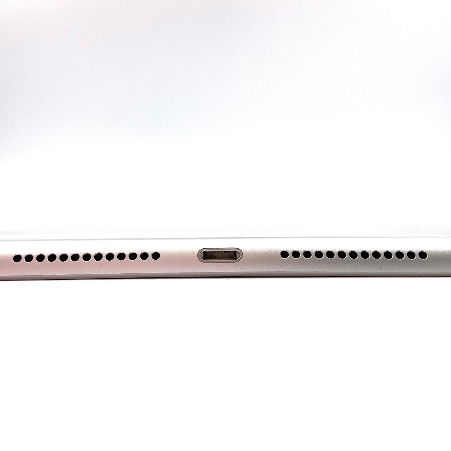 【全額返金保証】【最速発送】Apple iPad iPad 10.2インチ 第7世代 32GB シルバー WiFi+Cellular au 白ロム 動作確認済