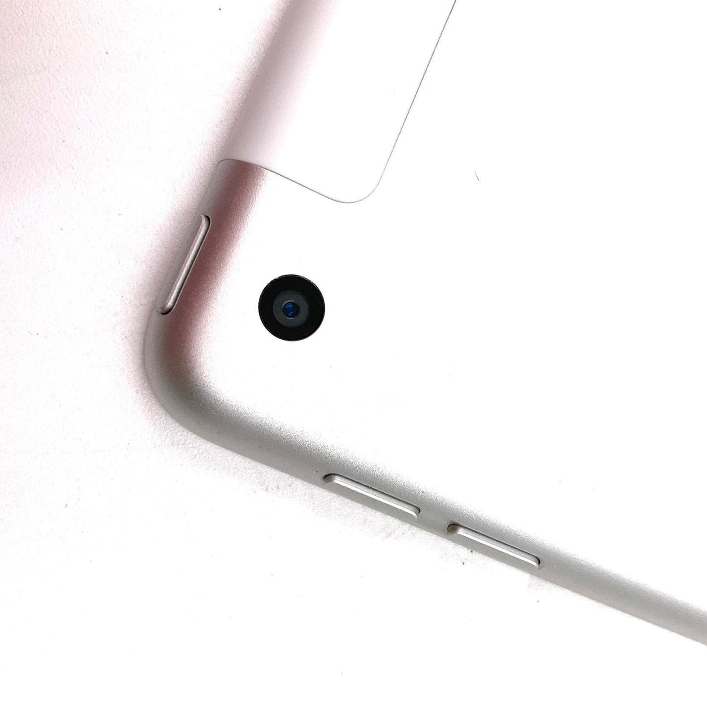 【全額返金保証】【最速発送】Apple iPad iPad 10.2インチ 第7世代 32GB シルバー WiFi+Cellular au 白ロム 動作確認済
