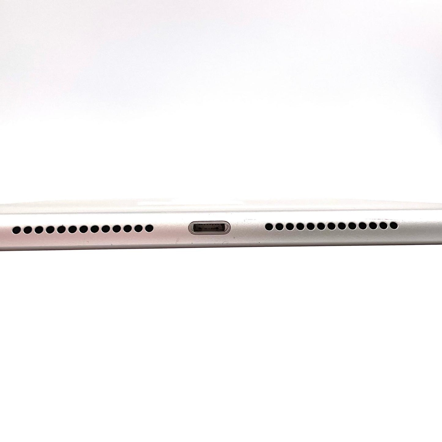 【全額返金保証】【最速発送】Apple iPad iPad 10.2インチ 第7世代 32GB シルバー WiFi+Cellular au 白ロム 動作確認済