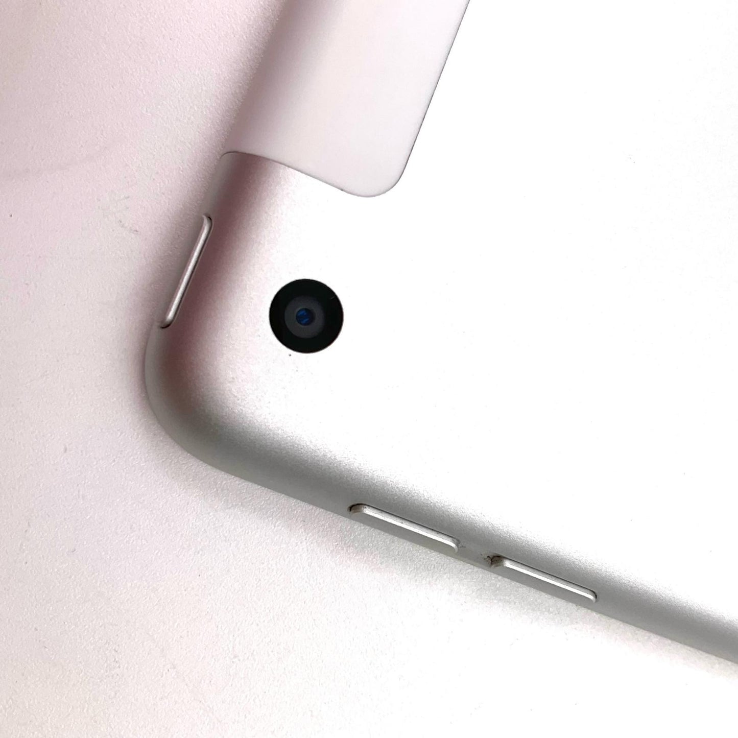 【全額返金保証】【最速発送】Apple iPad iPad 10.2インチ 第7世代 32GB シルバー WiFi+Cellular au 白ロム 動作確認済