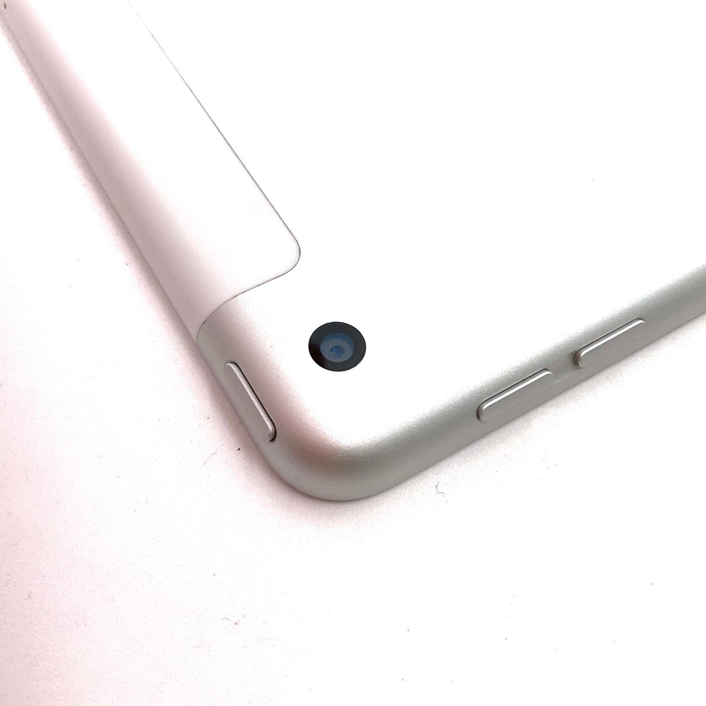 【全額返金保証】【最速発送】Apple iPad iPad 10.2インチ 第7世代 32GB シルバー WiFi+Cellular au 白ロム 動作確認済