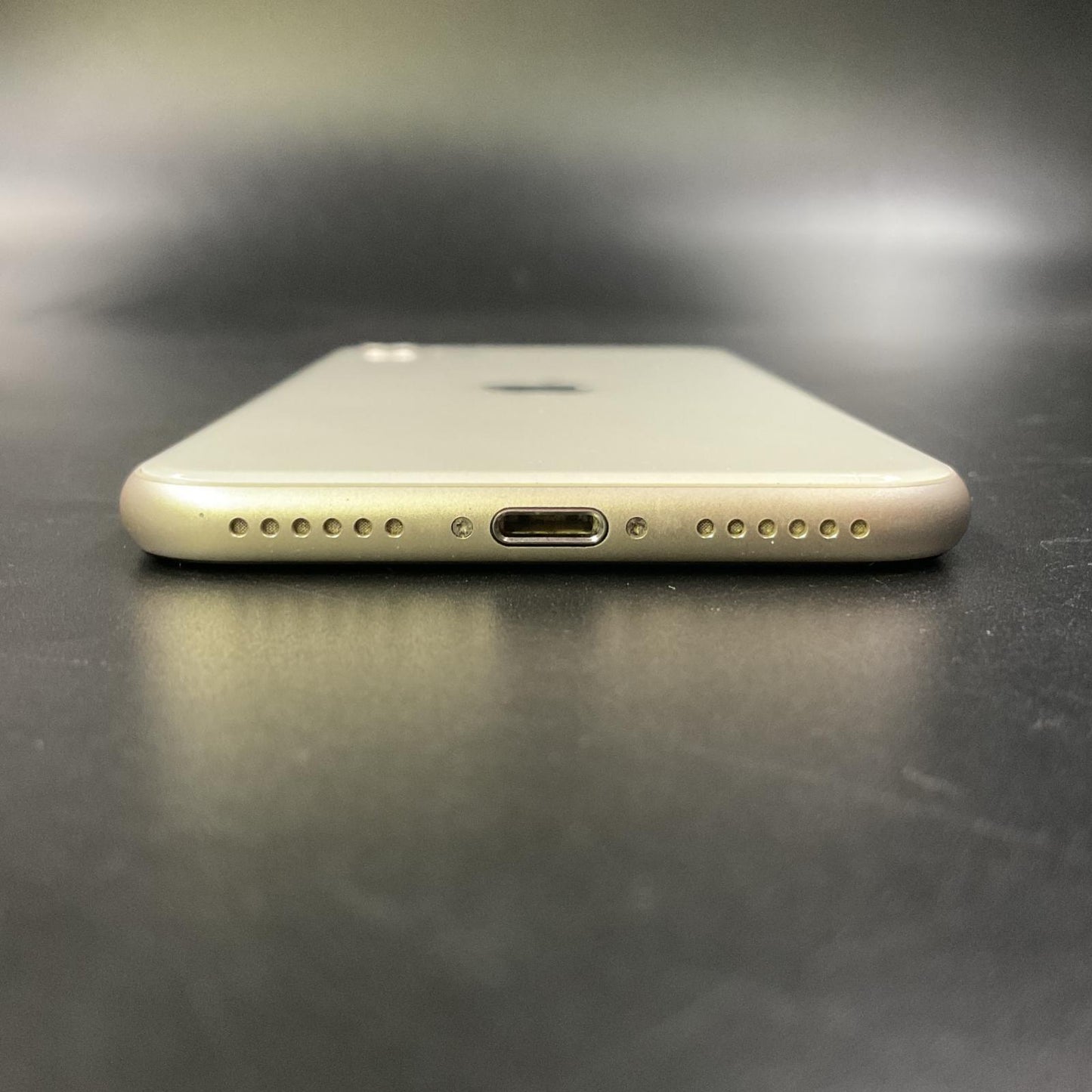 【全額返金保証】【最速発送】Apple iPhone iPhone SE（第3世代） 64GB ホワイト Softbank 美品 動作確認済 92%