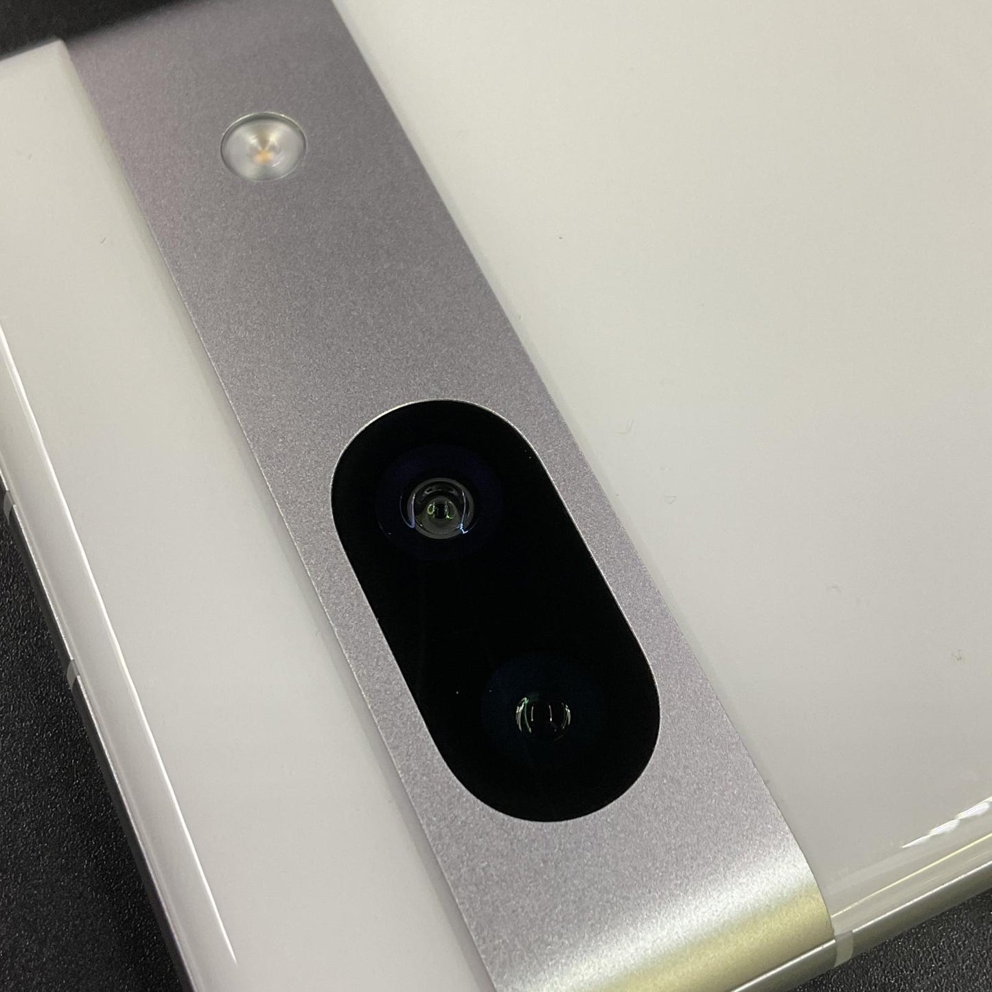 【全額返金保証】【最速発送】Google Pixel 7a 128GB Snow au G82U8 白ロム 動作確認済