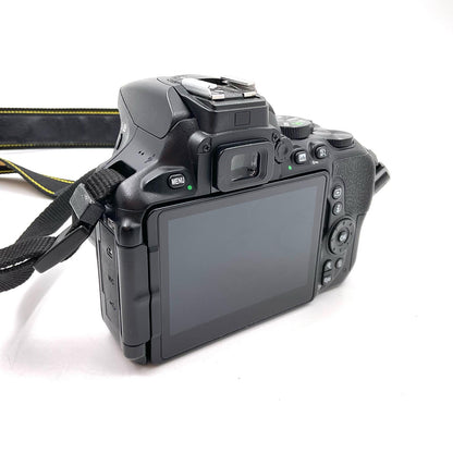 【全額返金保証】【最速発送】Nikon デジタル一眼 D5600 ボディ ブラック 動作確認済