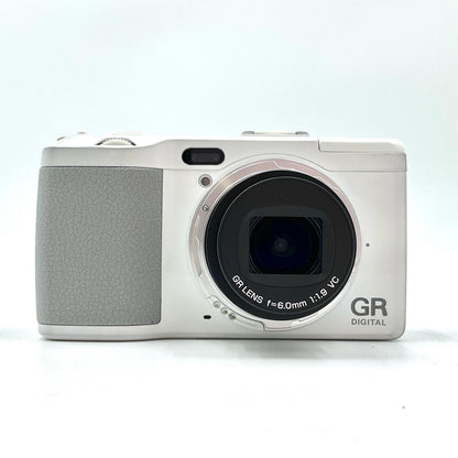 【全額返金保証】【最速発送】RICOH コンパクトデジタルカメラ GR DIGITAL IV ホワイトエディション 美品 動作確認済