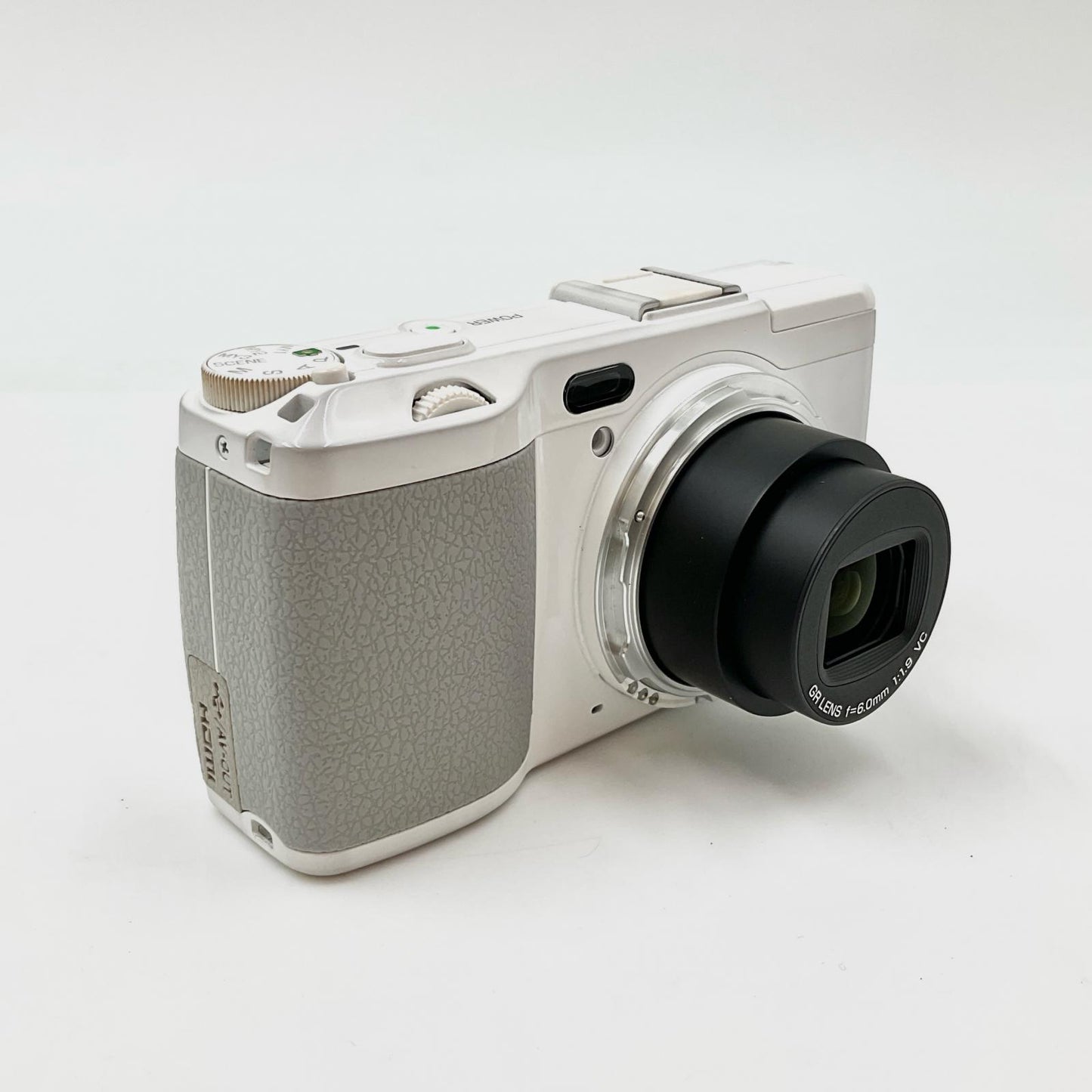 【全額返金保証】【最速発送】RICOH コンパクトデジタルカメラ GR DIGITAL IV ホワイトエディション 美品 動作確認済