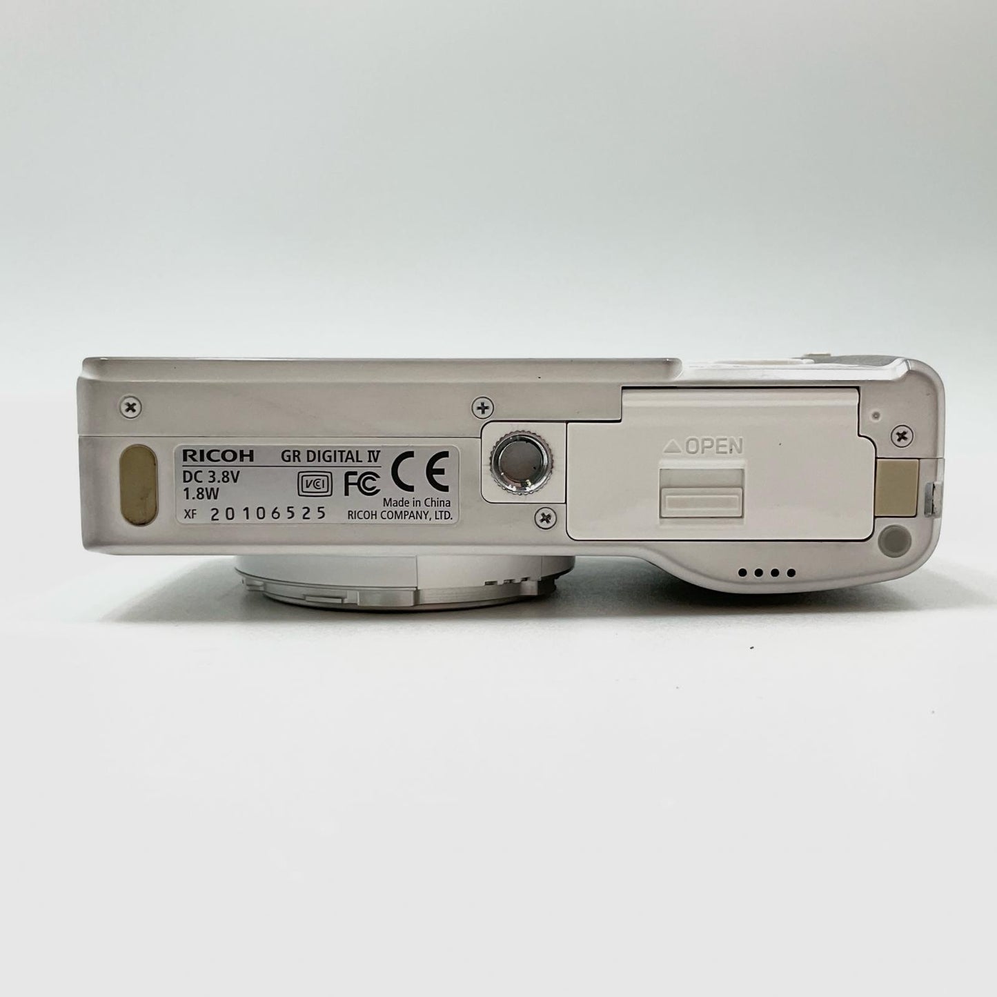 【全額返金保証】【最速発送】RICOH コンパクトデジタルカメラ GR DIGITAL IV ホワイトエディション 美品 動作確認済