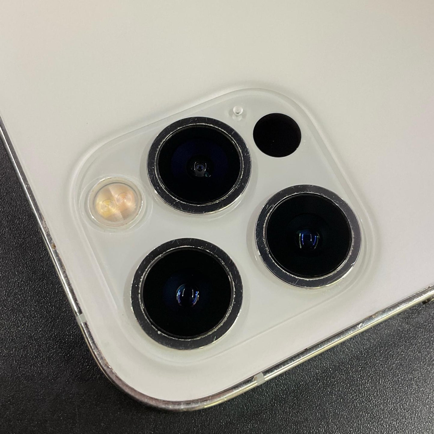 【全額返金保証】【最速発送】Apple iPhone iPhone 12 Pro 128GB シルバー docomo 白ロム 動作確認済 83%