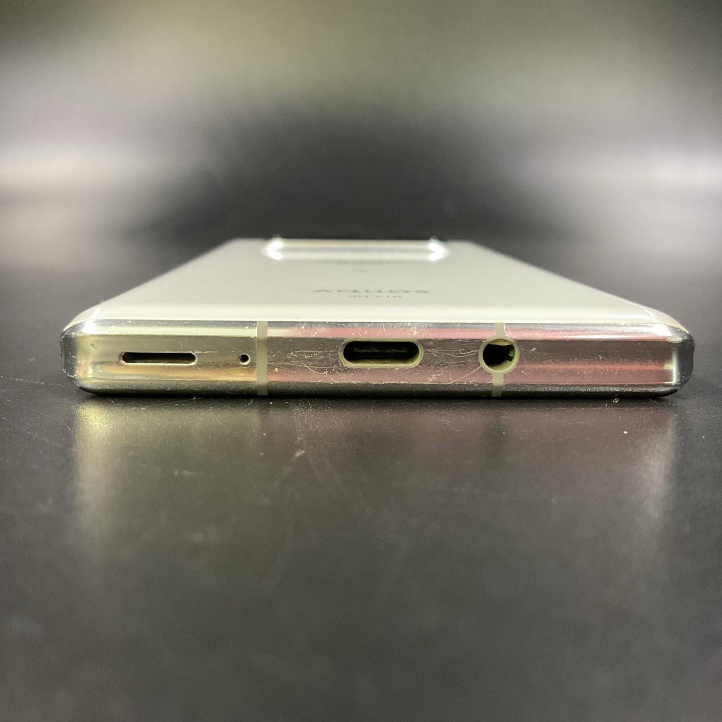 【最速発送】SHARP AQUOS R6 128GB ホワイト docomo SH-51B 白ロム【難有】