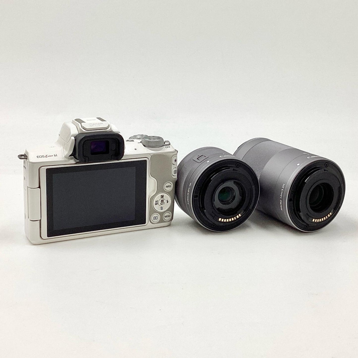 【全額返金保証】【最速発送】Canon デジタル一眼 EOS Kiss M ダブルズームキット ホワイト 美品 動作確認済