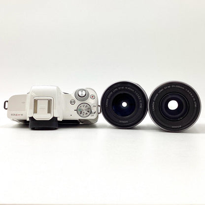 【全額返金保証】【最速発送】Canon デジタル一眼 EOS Kiss M ダブルズームキット ホワイト 美品 動作確認済