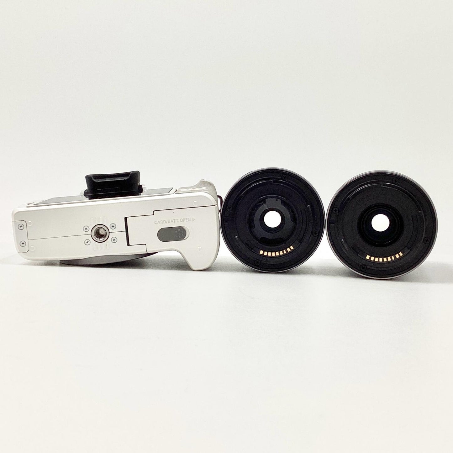 【全額返金保証】【最速発送】Canon デジタル一眼 EOS Kiss M ダブルズームキット ホワイト 美品 動作確認済
