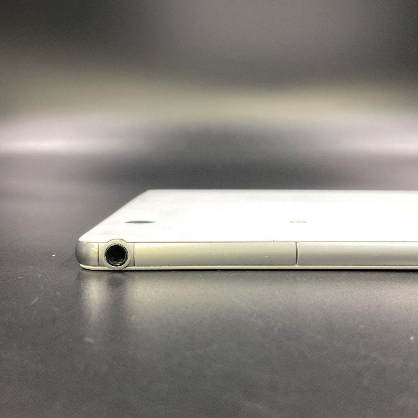 【全額返金保証】【最速発送】Sony Xperia Z4 Tablet 10.1インチ 32GB docomo 白ロム 動作確認済