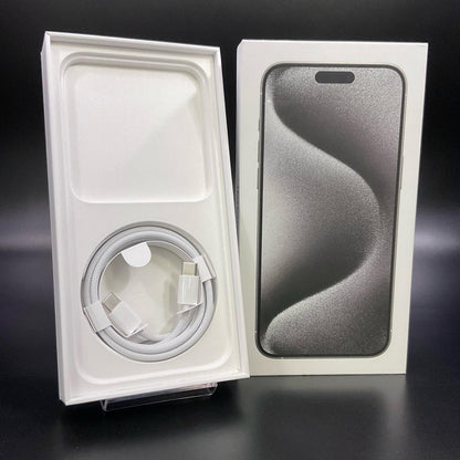 【全額返金保証】【最速発送】Apple iPhone iPhone Pro Max 15 Pro Max 256GB ホワイト Softbank 美品 動作確認済 85%
