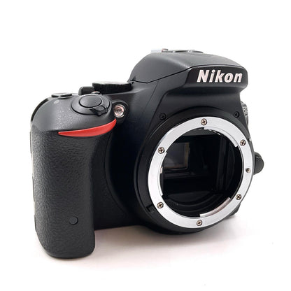 【全額返金保証】【最速発送】Nikon デジタル一眼 D5500 ダブルズームキット ブラック 美品 動作確認済