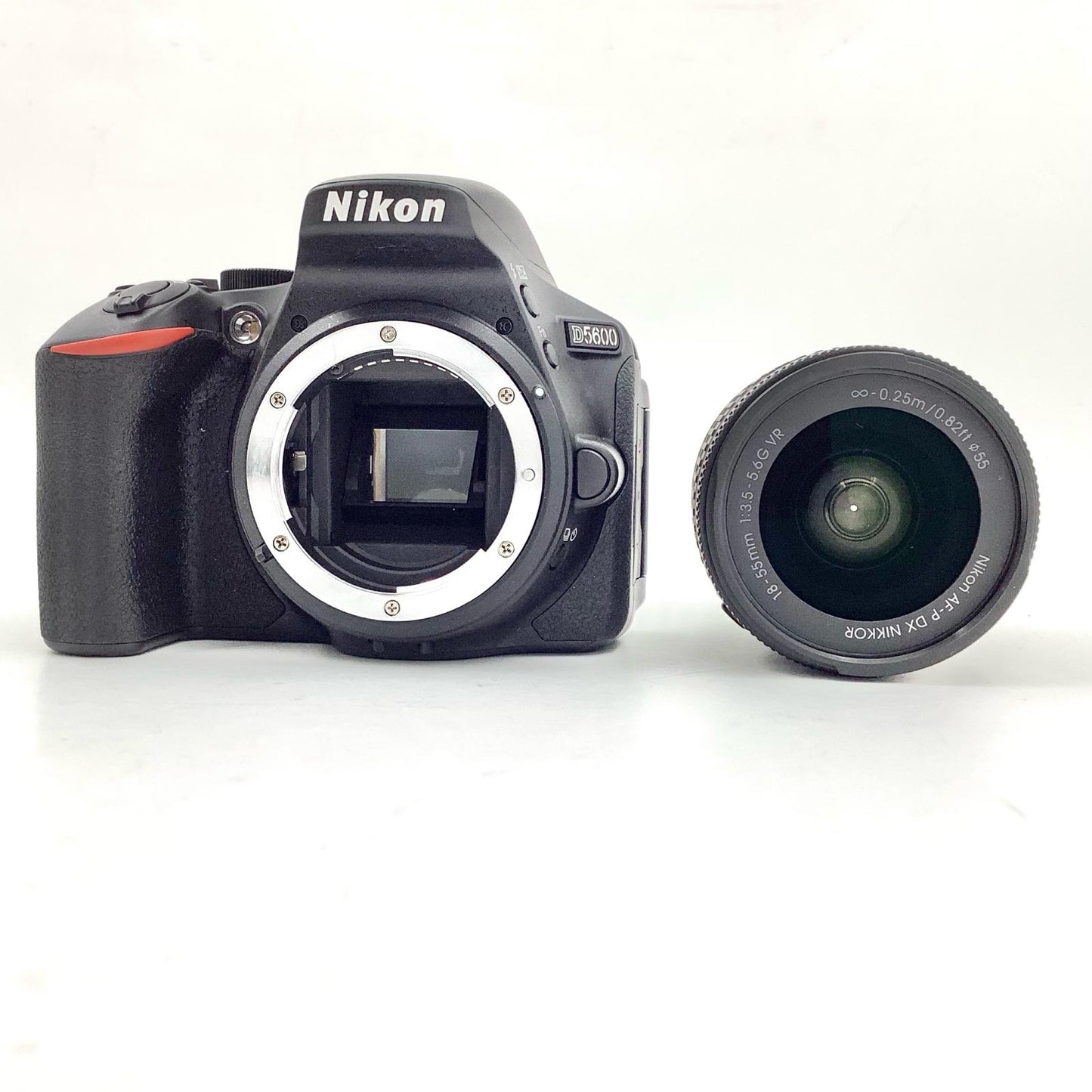 【全額返金保証】【最速発送】Nikon デジタル一眼 D5600 18-55 VR レンズキット ブラック 美品 動作確認済