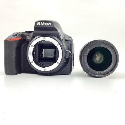【全額返金保証】【最速発送】Nikon デジタル一眼 D5600 18-55 VR レンズキット ブラック 美品 動作確認済