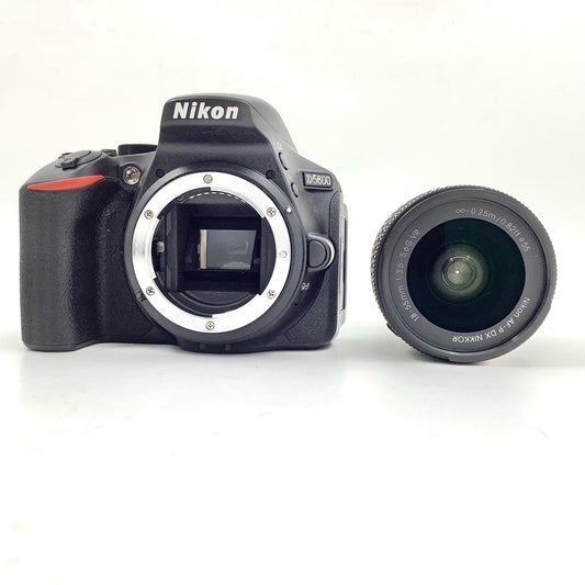 【全額返金保証】【最速発送】Nikon デジタル一眼 D5600 18-55 VR レンズキット ブラック 美品 動作確認済