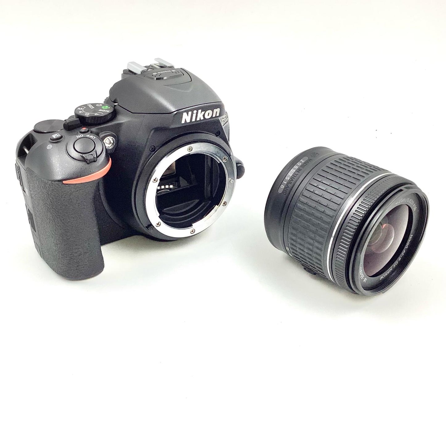 【全額返金保証】【最速発送】Nikon デジタル一眼 D5600 18-55 VR レンズキット ブラック 美品 動作確認済