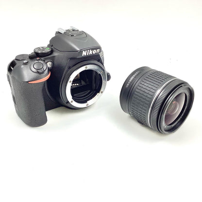 【全額返金保証】【最速発送】Nikon デジタル一眼 D5600 18-55 VR レンズキット ブラック 美品 動作確認済
