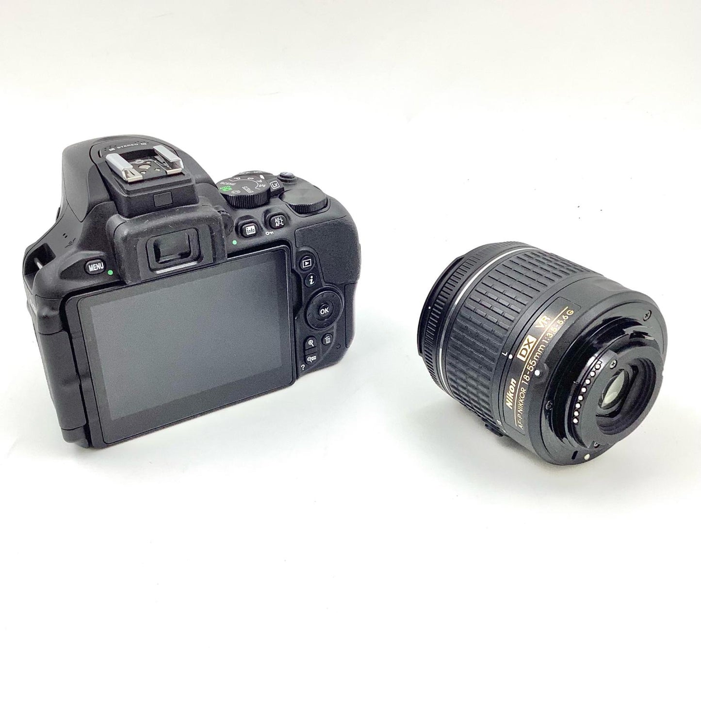 【全額返金保証】【最速発送】Nikon デジタル一眼 D5600 18-55 VR レンズキット ブラック 美品 動作確認済