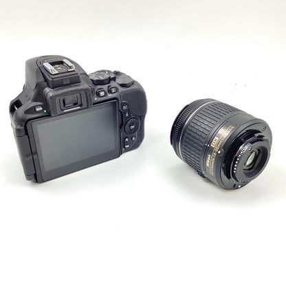 【全額返金保証】【最速発送】Nikon デジタル一眼 D5600 18-55 VR レンズキット ブラック 美品 動作確認済